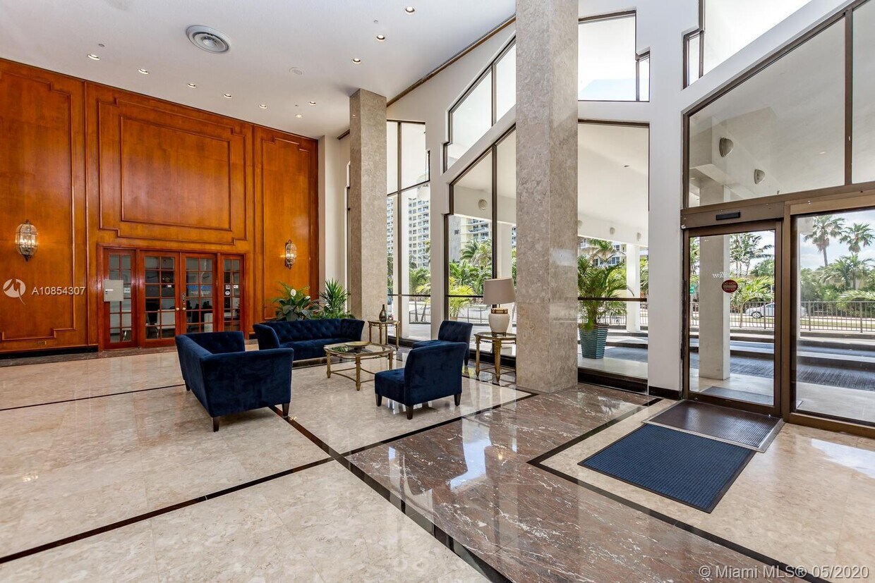 Building Photo - 5601 Collins Ave