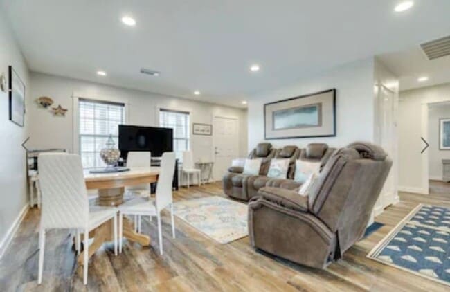 Building Photo - 1326 53rd St