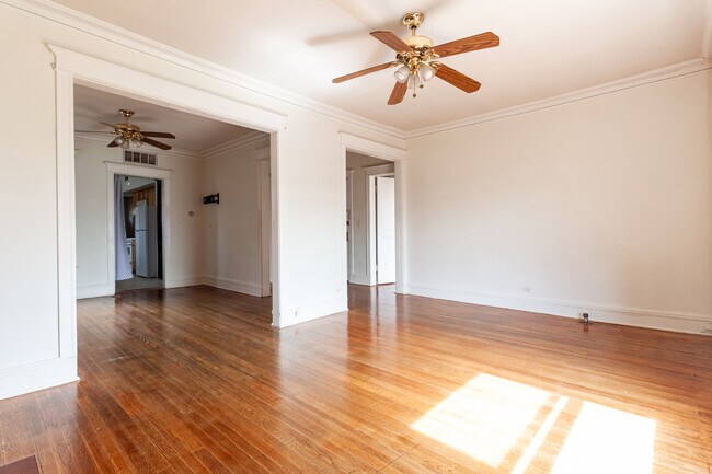 Foto del edificio - 902 W Belle Plaine Ave