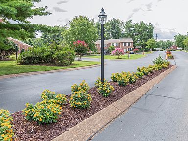 Foto del edificio - 145 Thistle Ln