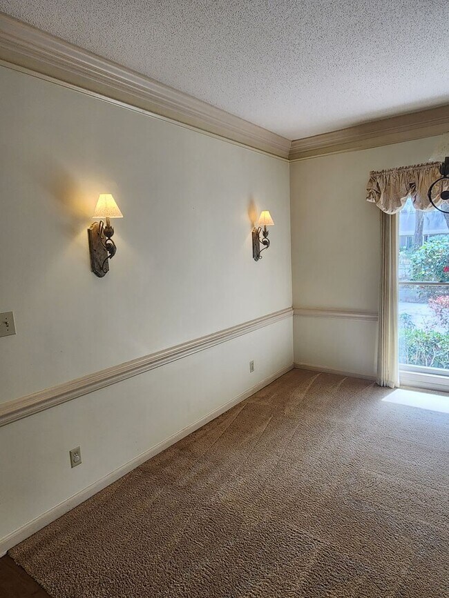 Foto del edificio - **AVAILABLE IN JUNE ** Landings Executive 3 Bedroom home
