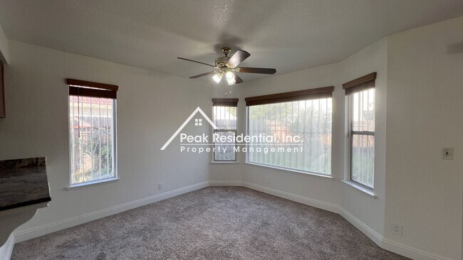 Foto del edificio - Wonderful 3bd/3ba House with 2 Car Garage