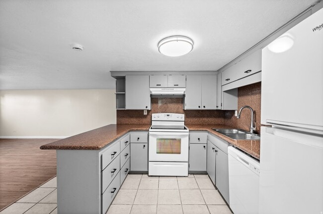 Photo - 1420 Spring Ln (Holladay, UT) Apartment
