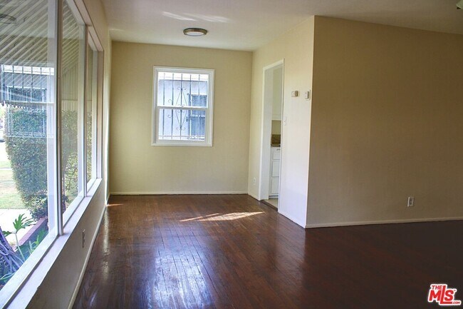 Foto del edificio - 1806 E 122nd St