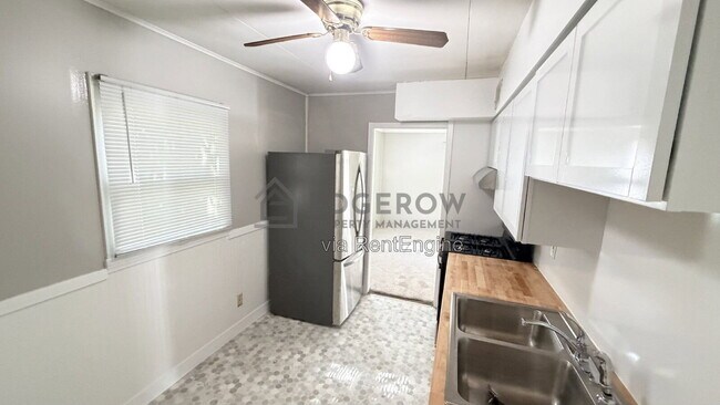 Foto del edificio - 1354 Eastern Pl NE