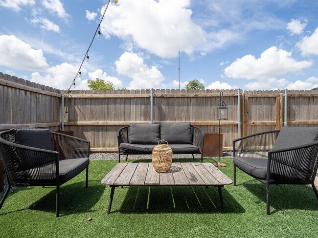 Building Photo - 6409 Berkman Dr