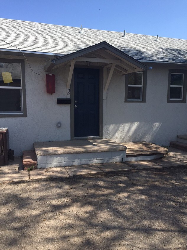 Primary Photo - 174 N 7th Ave