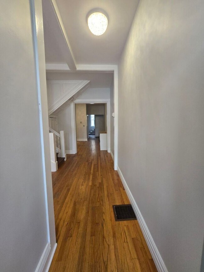 Foto del edificio - 4104 S Lake Park Ave
