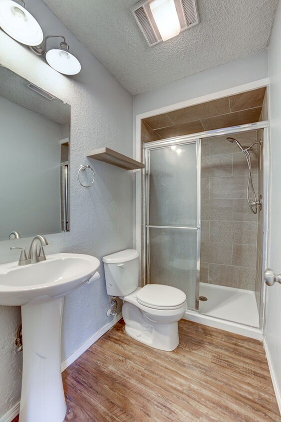 Foto principal - Charming Updated 3-Bedroom Home in South B...