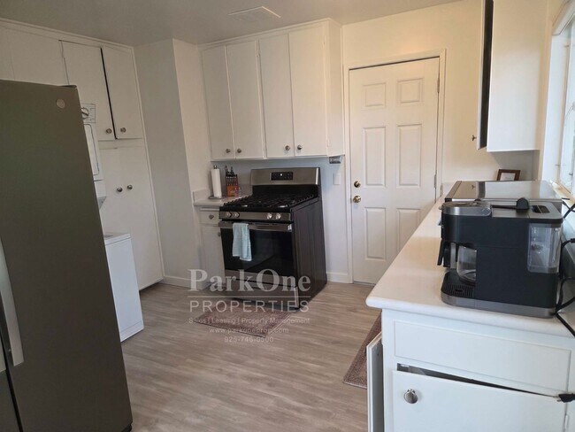 Foto del edificio - Super Cute Carmel Home Available for Long Term Rental