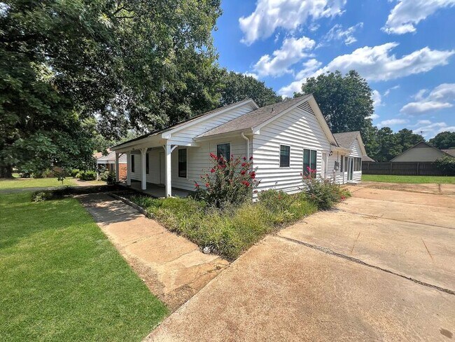 Foto del edificio - 8840 Cypress Cove