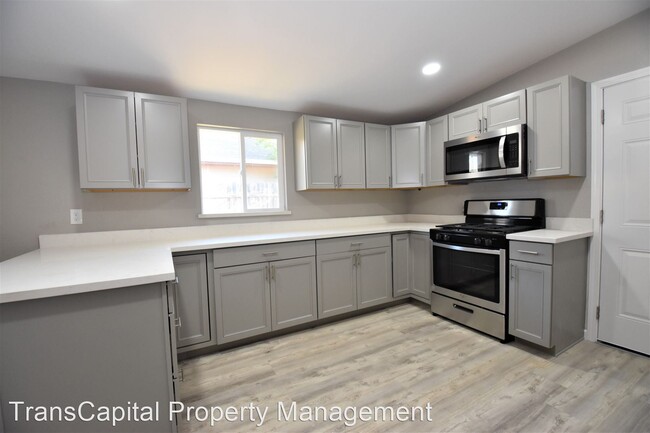 Building Photo - 3 br, 1 bath House - 923 Cummins Way