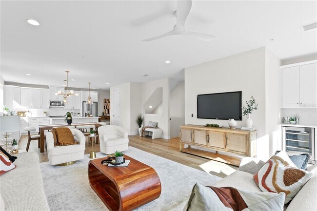 Foto del edificio - 208 W Frances Ave