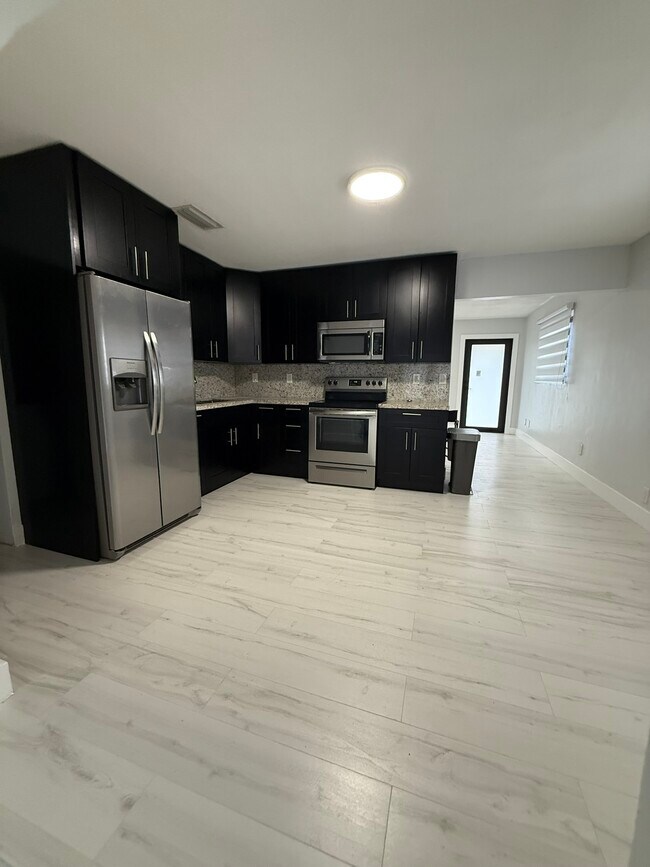 Cocina - 7142 SW 22nd St