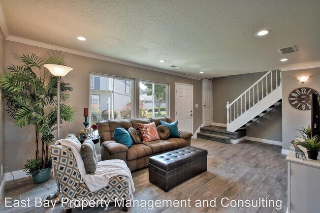 Building Photo - 3 br, 1.5 bath House - 34626 Greenstone Cmn.