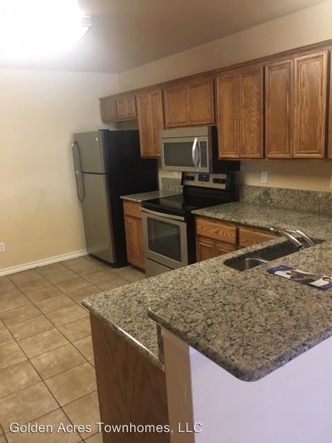 Building Photo - 3 br, 2 bath House - 2600 N. Leo