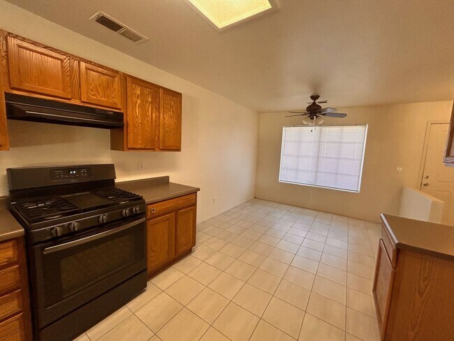 Foto del edificio - Nice home for rent in Tulare!