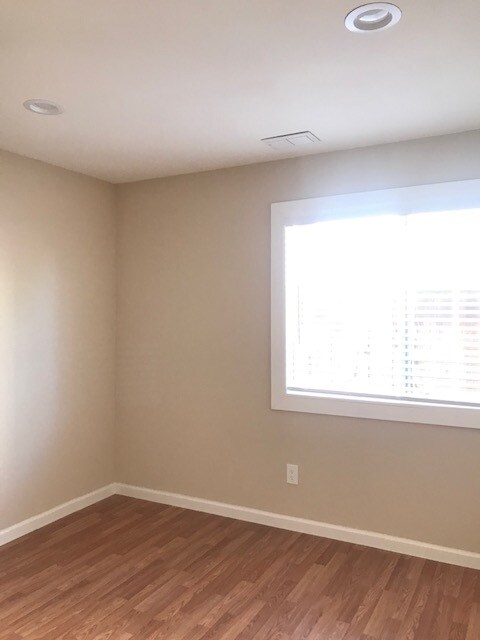 Building Photo - 2231 Woodhill Dr