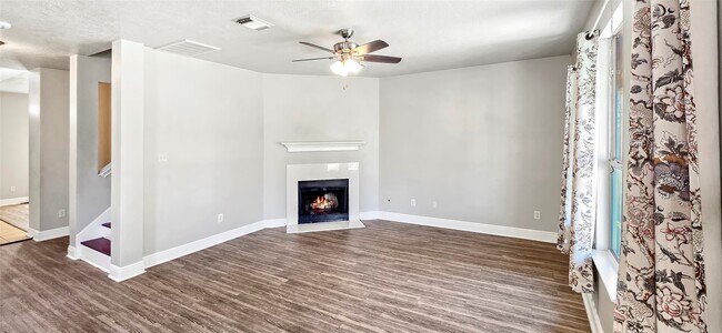 Foto del edificio - 4519 Regal Dr