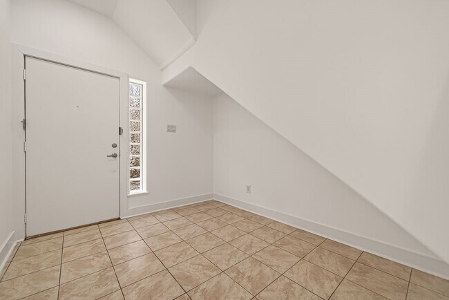 Foto del edificio - 724 Ruthven St