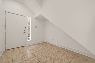 Building Photo - 724 Ruthven St
