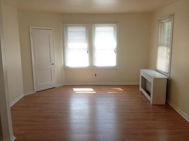 Building Photo - 209 Magnolia Ter