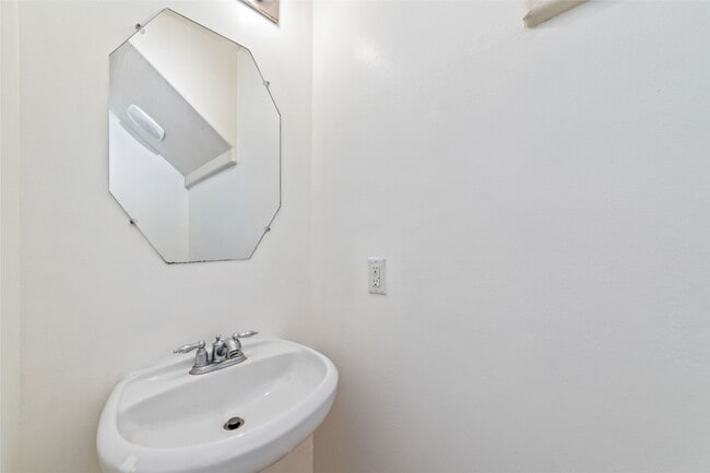 Building Photo - 3618 Windmill Village Dr