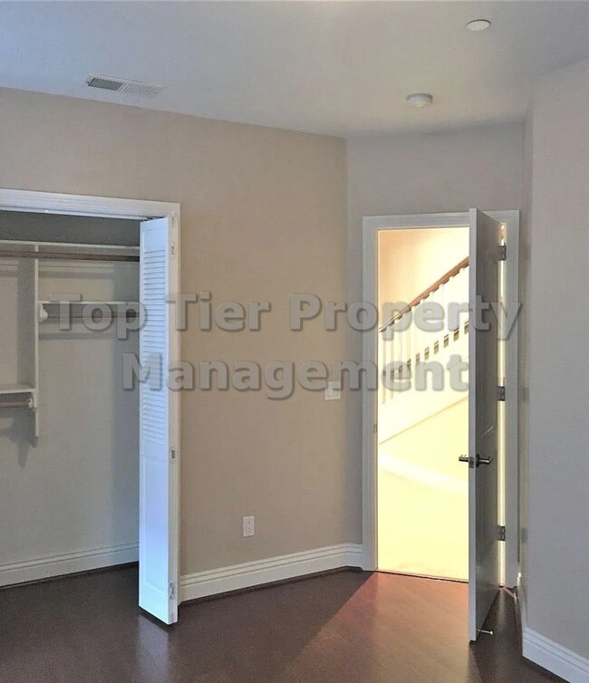 Foto del edificio - ***Beautiful 3 bed / 2.5 bath Townhome in ...