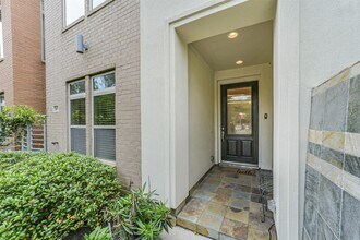 Building Photo - 5425 Hidalgo St