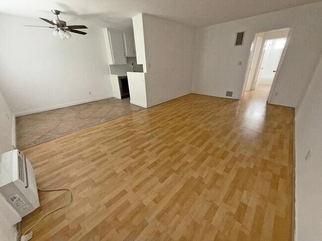 Foto del edificio - 10776 Rose Ave