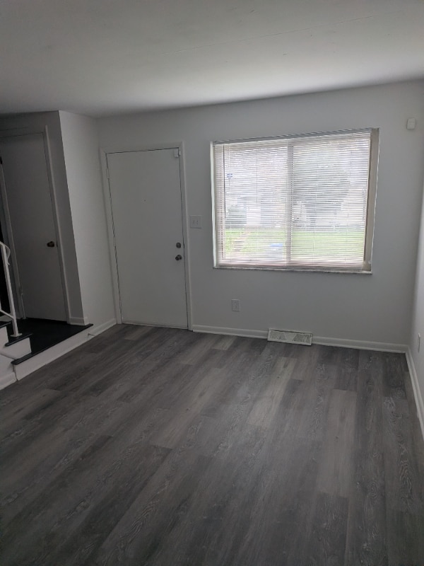 Building Photo - 2347-2349-2349 Linden Ave