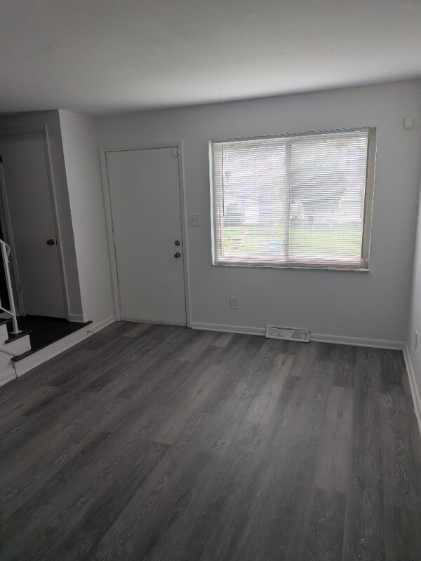 Foto del edificio - 2347-2349-2349 Linden Ave