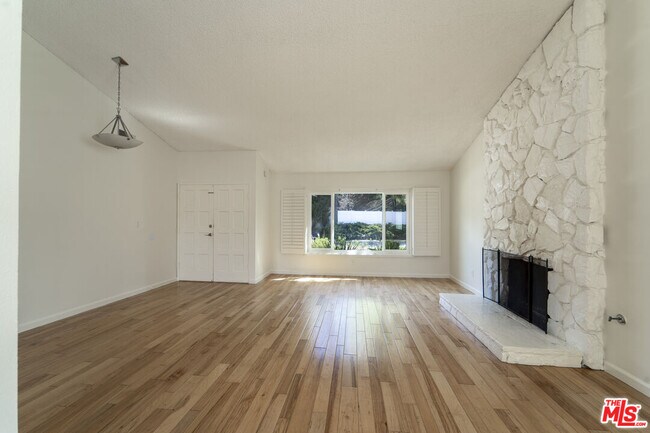 Foto del edificio - 3107 Hodler Dr