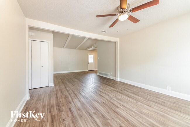Foto del edificio - 1406 Ridgecrest Dr