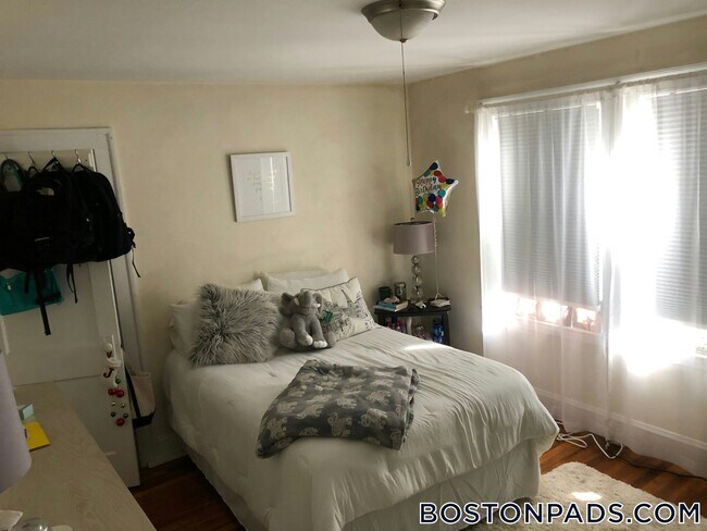 Building Photo - 62 Brock St