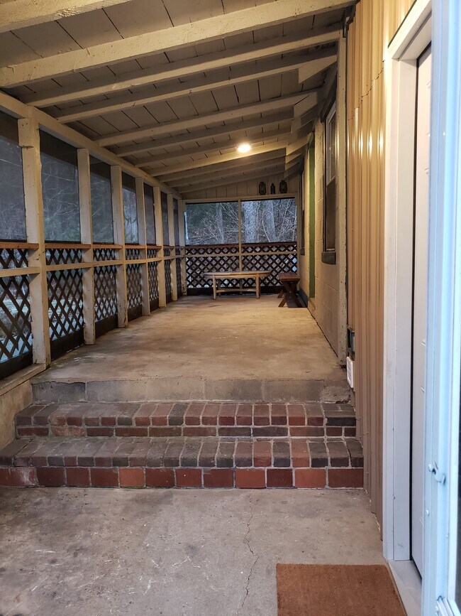 Building Photo - 43 Pine Swamp Rd