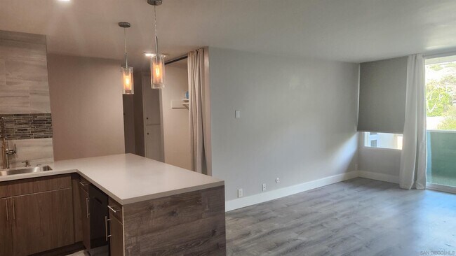 Building Photo - 2510 Torrey Pnes