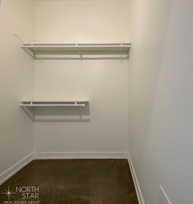 Building Photo - 1131 W Winona St