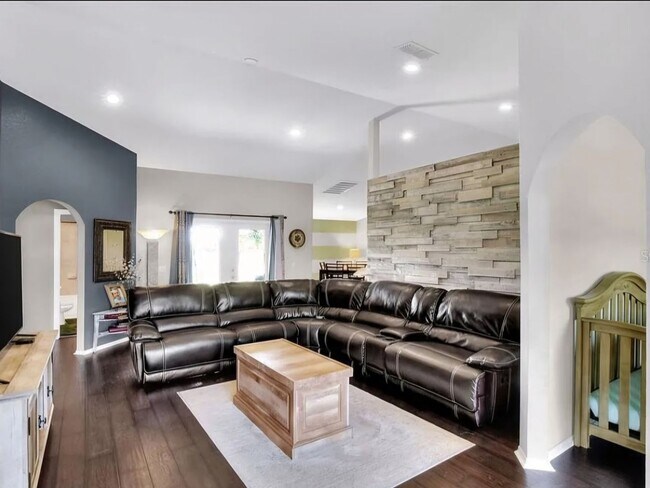 Foto del edificio - 4 Bedroom Single Family Home in Lakeland