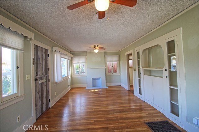 Foto del edificio - 645 Cypress Cir