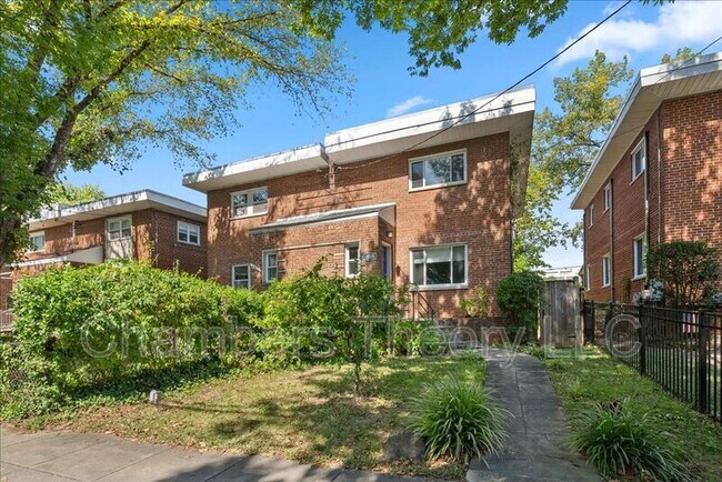 Foto del edificio - 4411 Harrison St NW