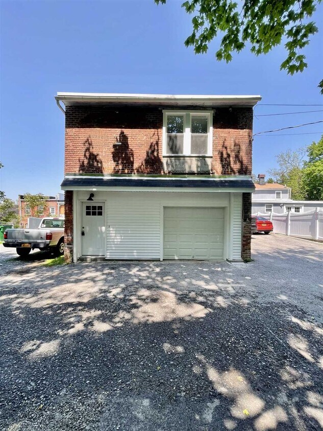 Foto principal - 2651 E Main St