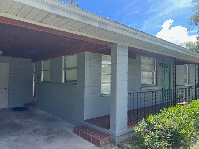 Building Photo - Three Bedroom One Bath - Southside Lakeland