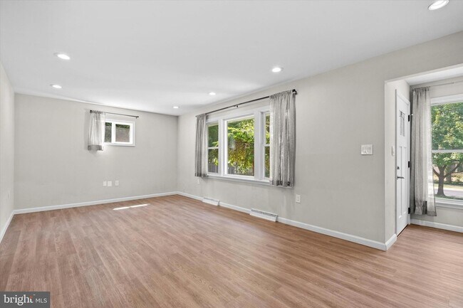 Foto del edificio - 906 Monroe St