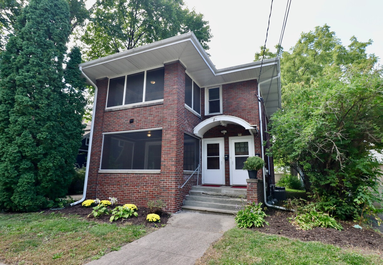 Primary Photo - 744 Central Ave