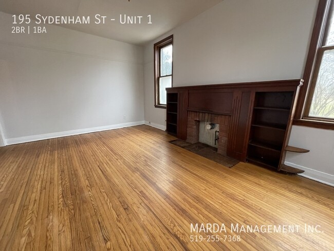 Building Photo - SPACIOUS 2BED/1BATH APRTMENT IN DRESDEN! +...