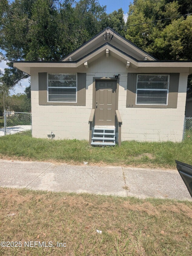 Primary Photo - 1217 W 29th St