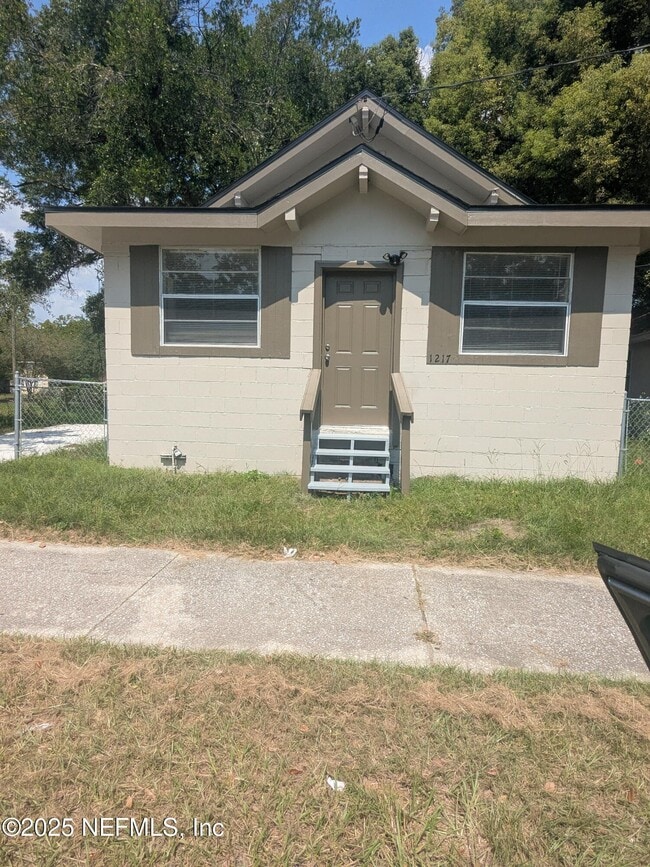 Building Photo - 1217 W 29th St
