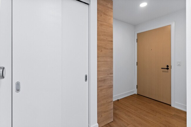 Photo du bâtiment - 200 Redpath Ave