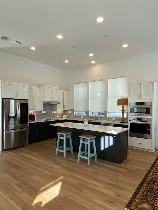New LG & Bosch appliances - 4500 Grassland Dr